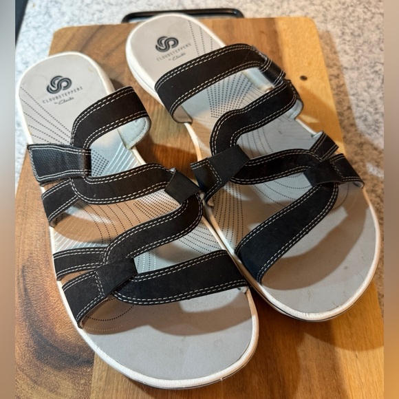Clarks | Women’s Black w/White Stitching Cloudsteppers Sandals, Size 8.5 - Picture 1 of 9